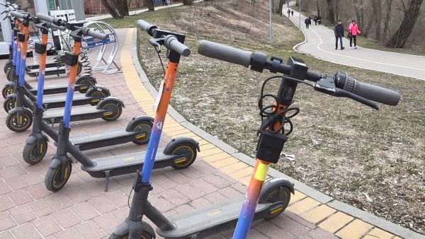 В Раменском организован сервис по прокату самокатов.