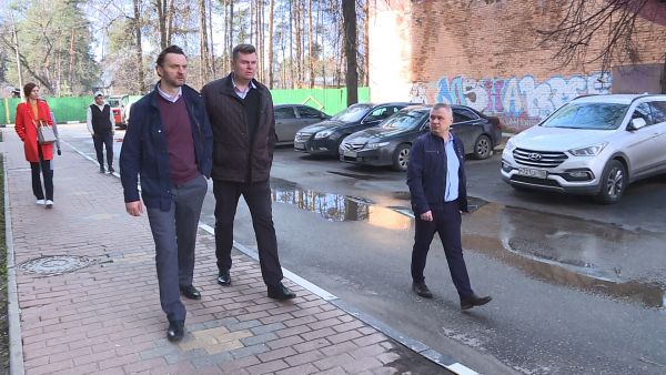 В округе продолжаются проверки  состояния дворов.