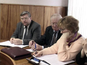 Сегодня коммунальные службы приступили к благоустройству…