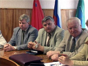 В начале аппаратной грамоту главы района и памятный…