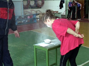 В последний день весны в спортивном зале стадиона…