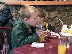 Сегодня в поселке Ильинский открылось детское кафе.На…