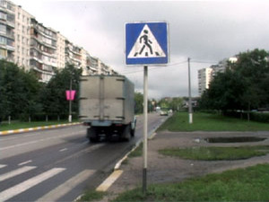 Дети и взрослые опасаются переходить дорогу возле школы…