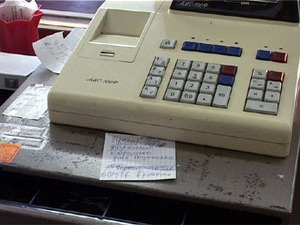 Дерзкое преступление совершили двое молодых людей днем…