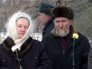 На Площади Победы сегодня возлагались цветы к памятнику…