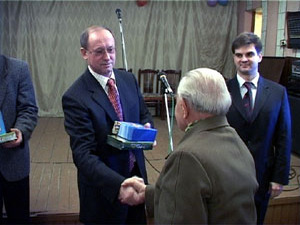 37 мобильных телефонов бесплатно получили сегодня…