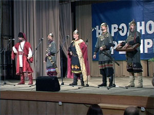 Эти пятеро богатыря – актеры театра народной драмы. В…