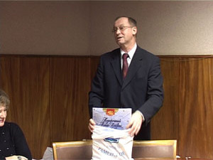 10 декабря в здании администрации глава района награждал…