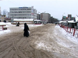 Согласно распоряжению главы района привокзальная площадь…