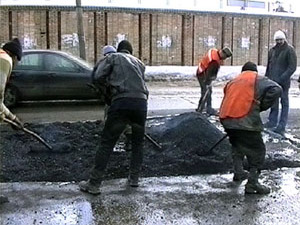 С приходом весны в городе приступили к ремонту дорожного…
