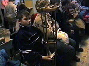 В детской поликлинике действует система талонов, врачей…