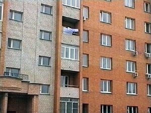 Сегодня проблемы, связанные с жилплощадью, касаются…