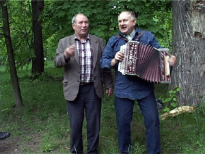 После праздничного богослужения раменцы не торопились…