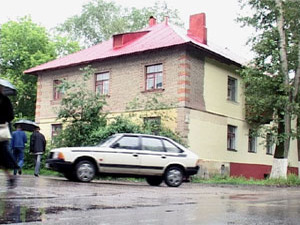 На днях нам в редакцию позвонили жильцы дома №2 по улице…