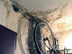 Дом №26 по улице Гурьева нуждается в ремонте кровли. В…