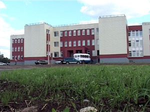 На подготовку школ района к новому учебному году из…