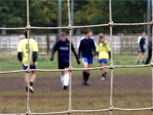 Юные футболисты, ученики 9-11 классов готовятся к финалу…