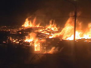 В деревне Островцы сгорел туристический рыболовный…