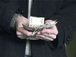 В районе появился особо хитрый мошенник.  Мужчина лет 30…