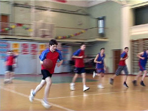 Сегодня мы продолжим тему баскетбола. В спортзале…