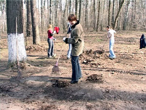 29 апреля в городском парке проходил весенний субботник…