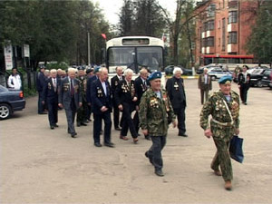 8 мая воины-десантники праздновали Победу в ДК им…