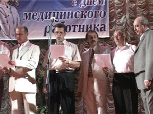 Свой профессиональный праздник врачи начали праздновать…