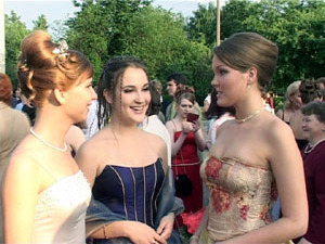 В раменских школах сейчас проходят выпускные балы. На…