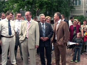 Пока по улица города проходило карнавальное шествие…