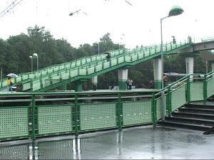 Строительство железнодорожного моста у платформы…