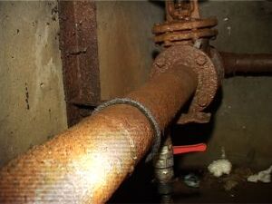 Работа по промывке водопроводных труб на Бронницкой 23…