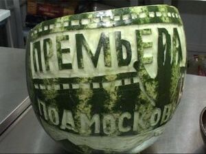 На этой стойке должно поместиться 438 бокалов…