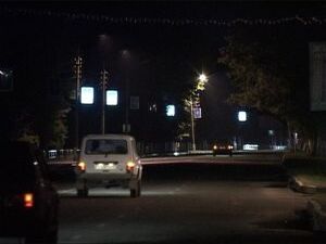 Коммунальные службы занимаются освещением автомобильных…