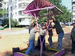 Продолжается благоустройство дворовых территорий города…