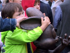 Вчера на улице Гурьева открылась новая скульптурная…