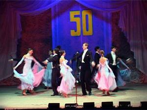 В свой юбилей руководитель ансамбля бального танца в ДК…