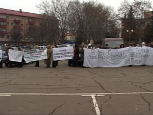 Вчера жители деревни Островцы провели забастовку у…