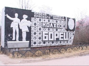 О былой роскоши колхоза напоминают лишь колосья пшеницы…