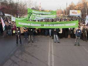 Более 1500 студентов и старшеклассников протестуют…