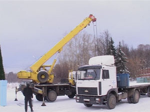 Сегодня на городских площадях началась установка и…