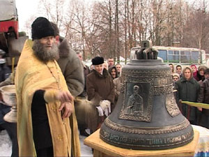 В 2006 году исполняется 15 лет, как возобновились службы…