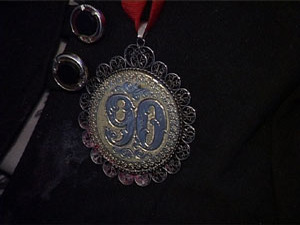 О том, что в этом подъезде сегодня именинник мы узнаем…