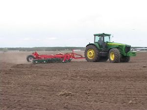 С начала посевной работает на полях агрофирмы…