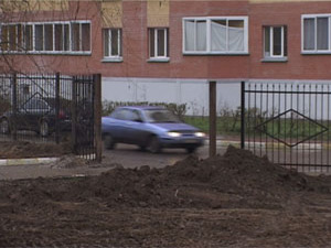 Уютный дворик с детской площадкой, выгулом для собак и…