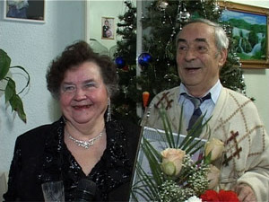 Двадцать пять супружеских пар пришли сегодня во дворец…