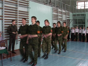 13 февраля в школе №21 прошел смотр строя и песни. Это…