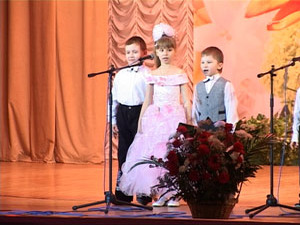 Происхождение этого праздника тонкими нитями связано с…