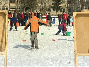 Во время выборов почти все центральные школы…