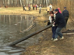 В апреле окончательно исчезает снег. Можно увидеть всё…