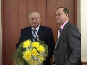 В ближайшие дни проверить торговлю овощами с машин, — с…